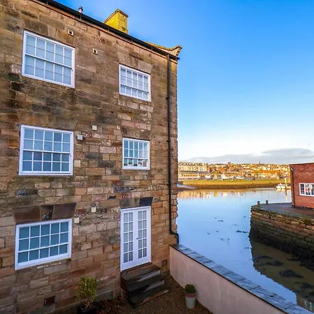 5 Old Sail Loft 휫비